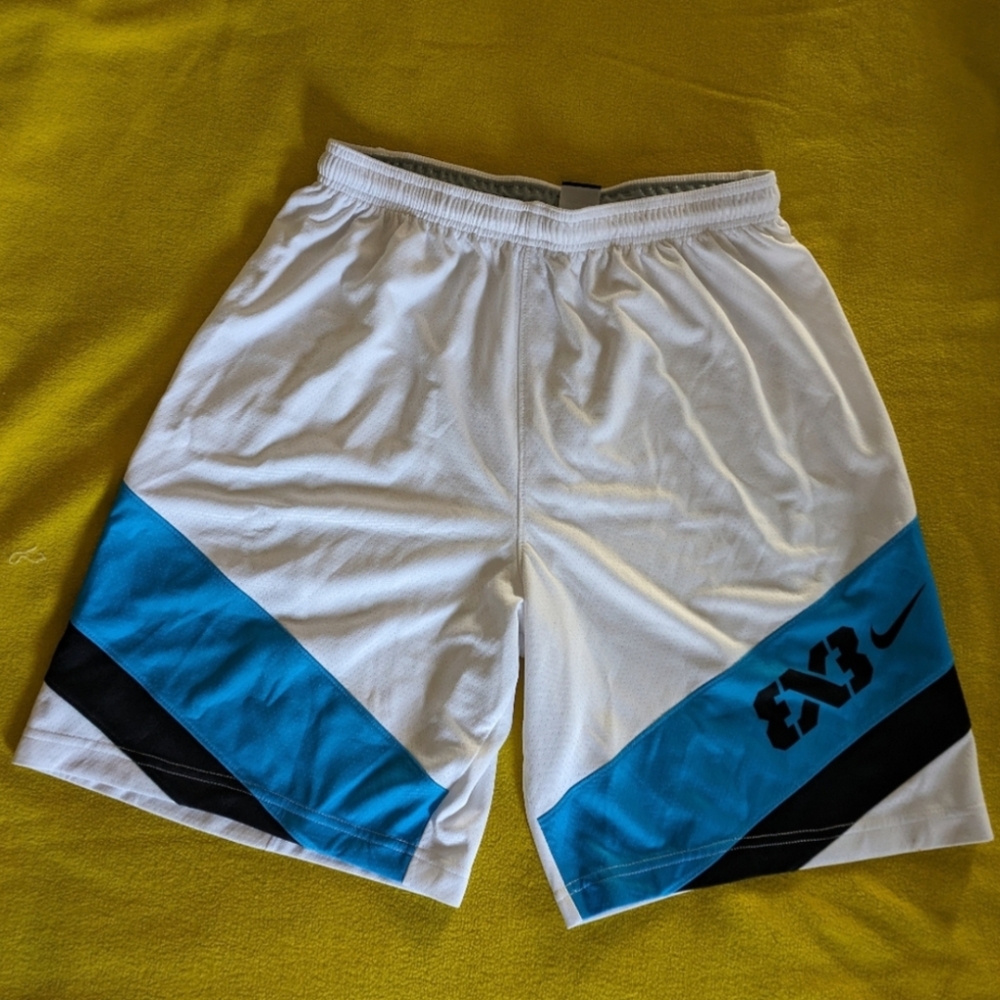 Nike Made in USA FIBA Men Large White and Blue Shorts New With No Tags 052025